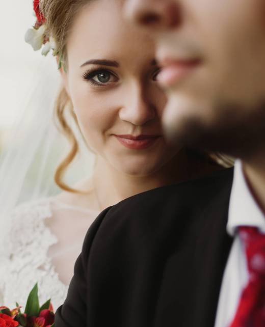 stylish wedding couple hugging and posing, portrait. luxury bride and groom embracing. tender sensual moment. amazing eye look of woman